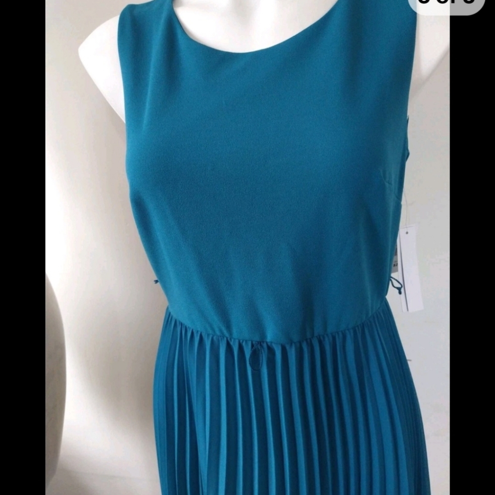 Elegant Teal Sleeveless Dress Size 6